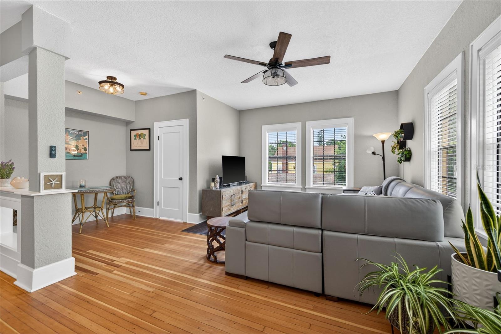 Image 8 of 34 For 210 22nd Avenue Ne 12