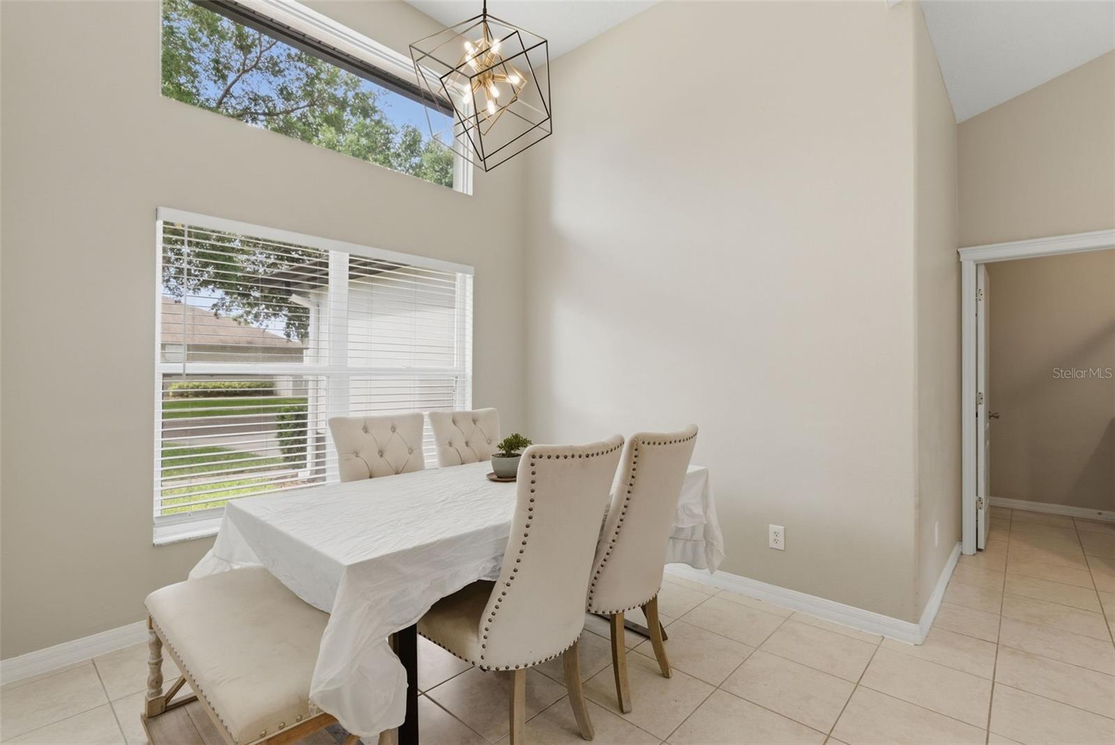 Image 11 of 47 For 5826 Heronview Crescent Drive