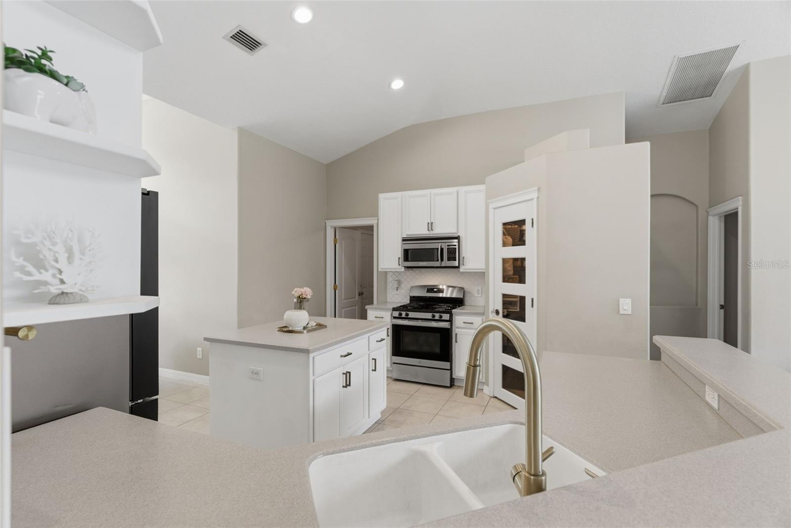 Image 14 of 47 For 5826 Heronview Crescent Drive