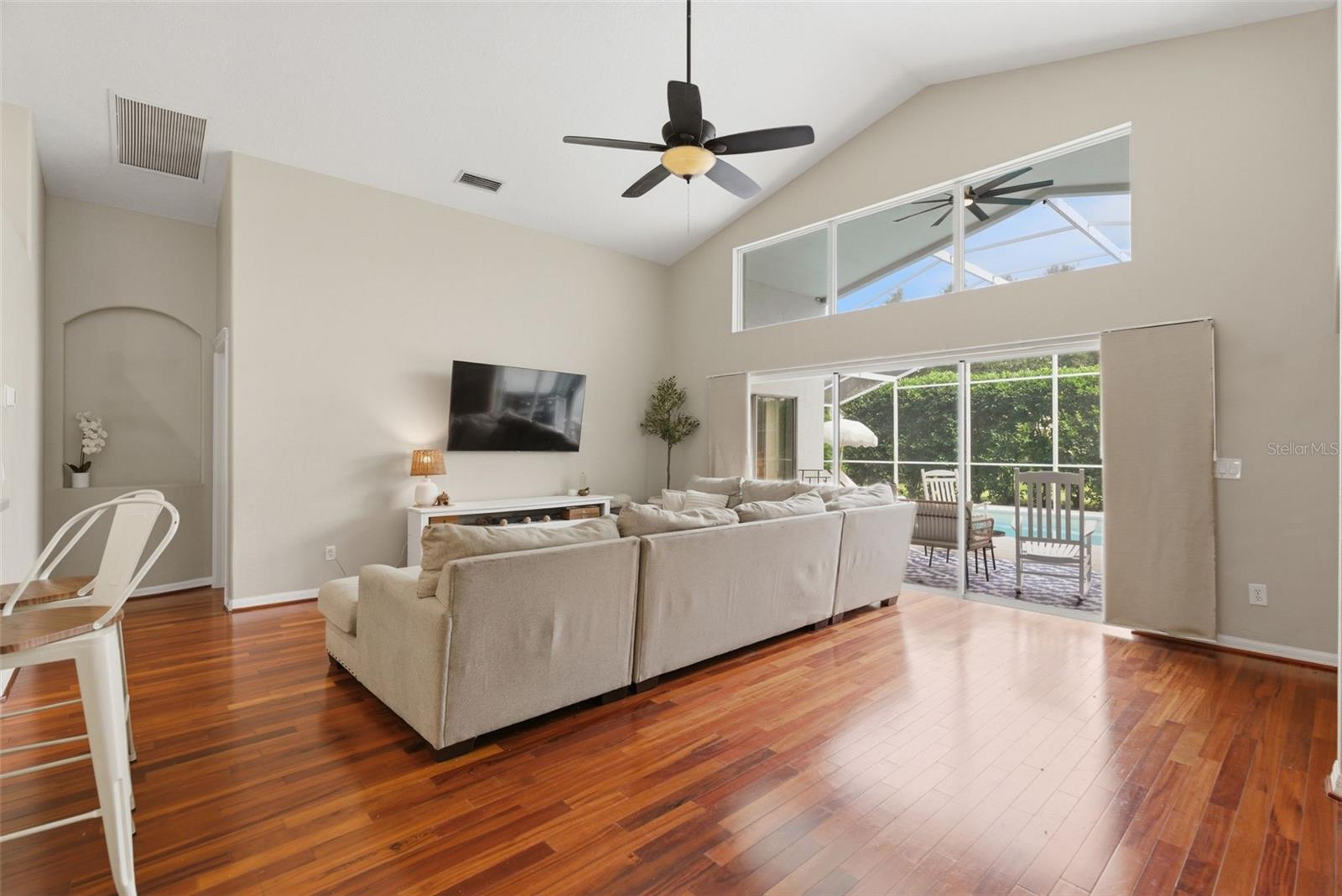 Image 18 of 47 For 5826 Heronview Crescent Drive