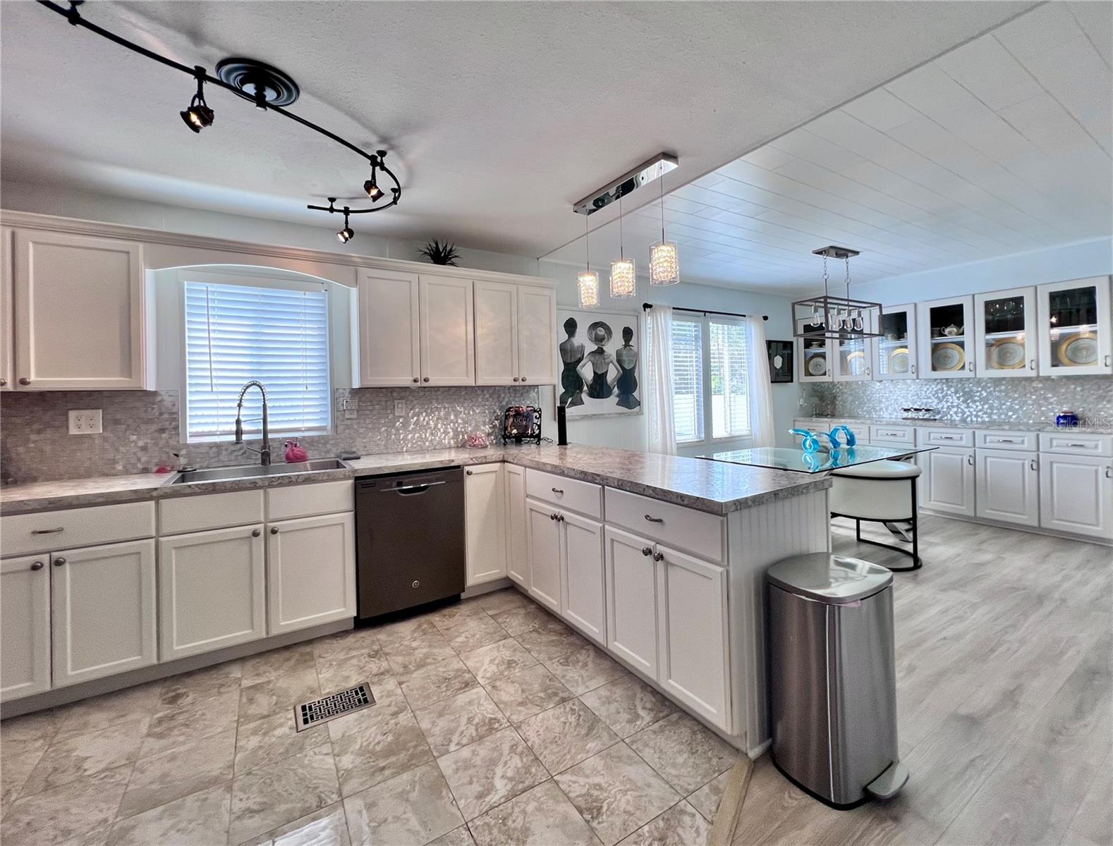 Image 10 of 98 For 1100 Belcher Road S 686