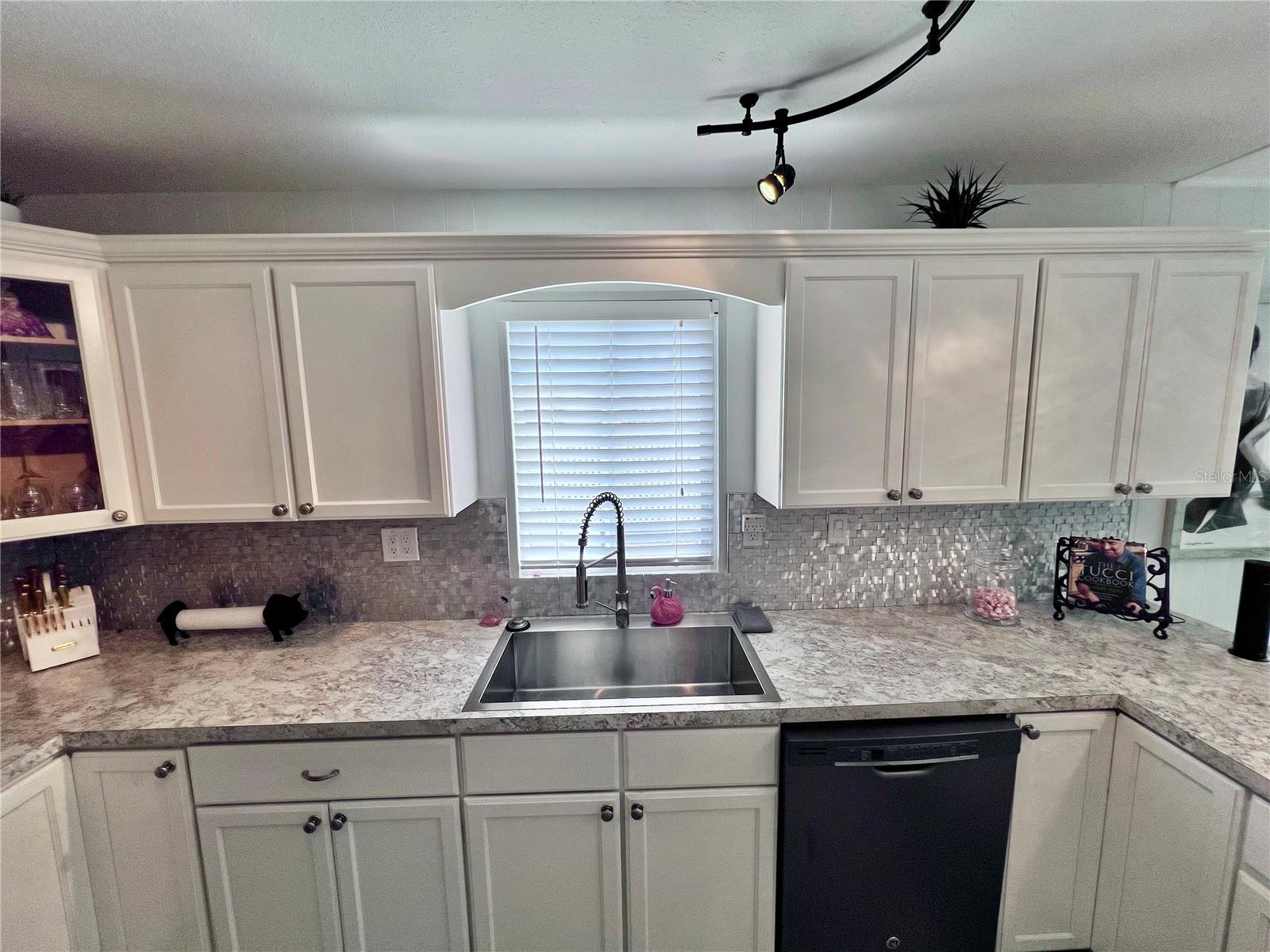 Image 11 of 98 For 1100 Belcher Road S 686