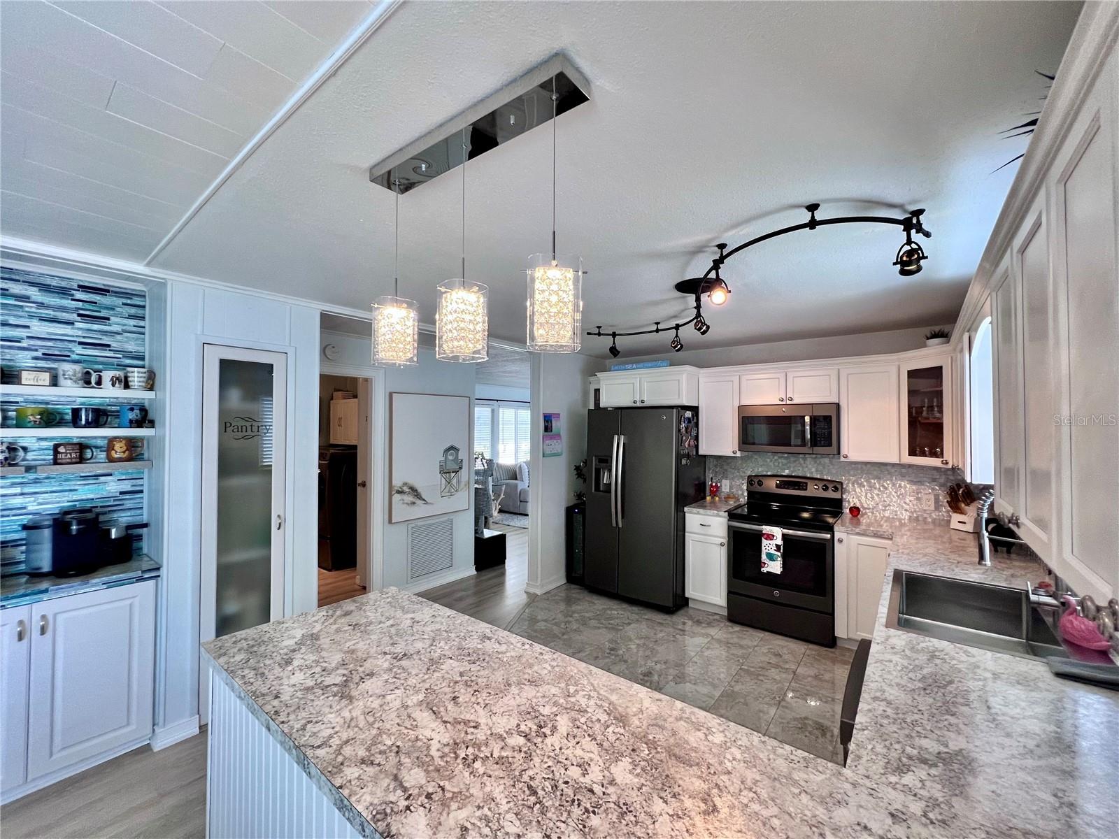 Image 13 of 98 For 1100 Belcher Road S 686