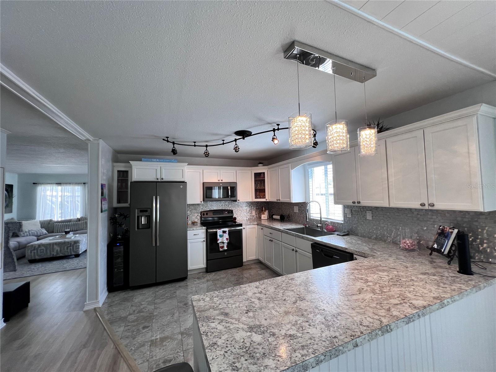 Image 7 of 98 For 1100 Belcher Road S 686