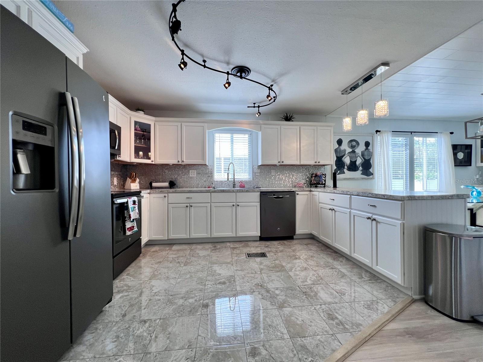 Image 8 of 98 For 1100 Belcher Road S 686