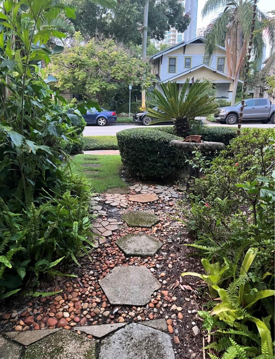 Image 23 of 26 For 235 1-2 7th Avenue Ne A