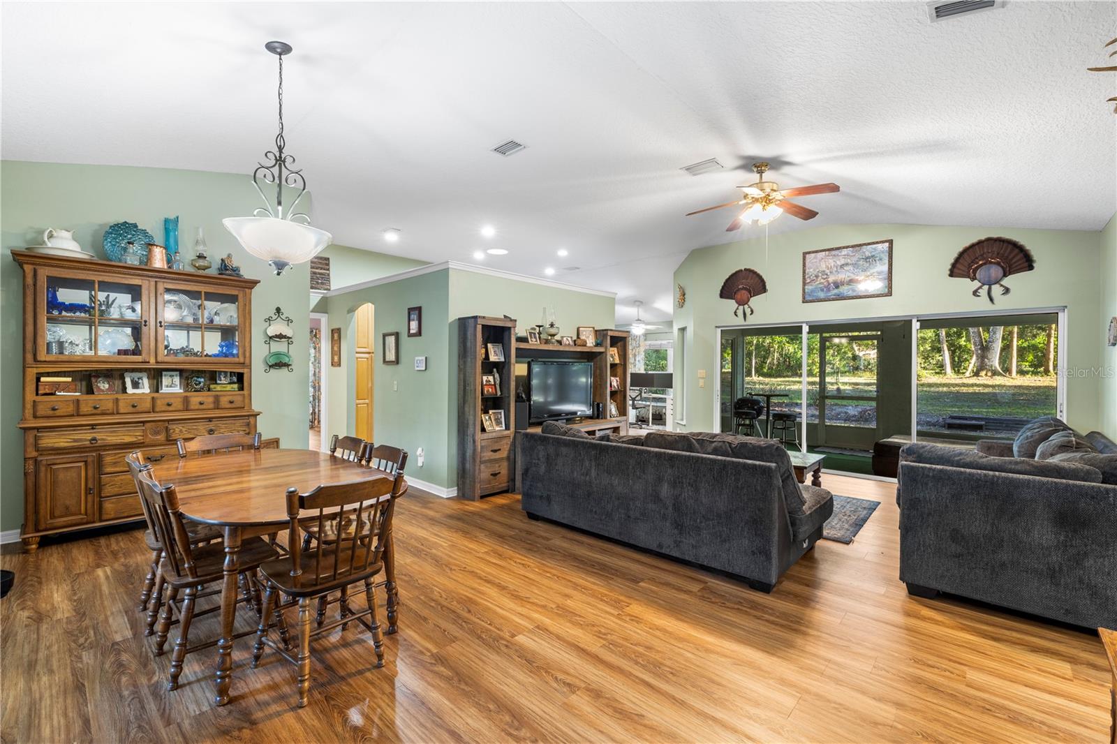 Image 8 of 61 For 7400 Eastlake Drive
