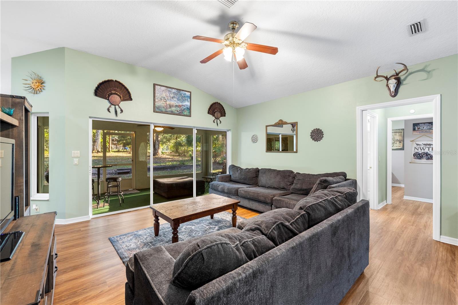 Image 9 of 61 For 7400 Eastlake Drive
