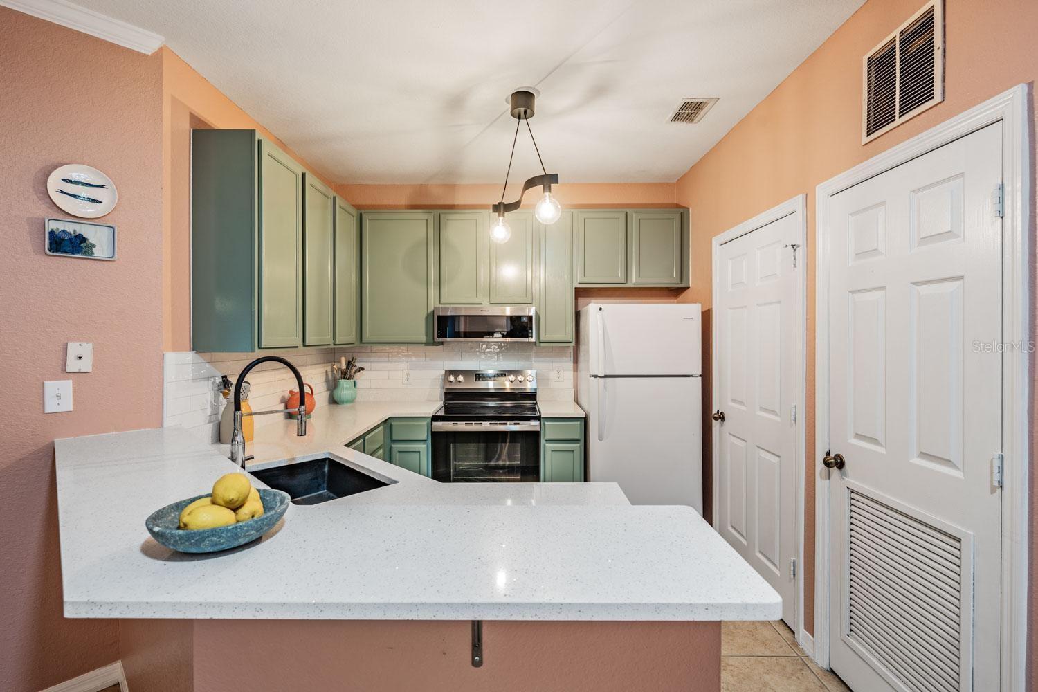 Image 10 of 35 For 10103 Courtney Oaks Circle 103