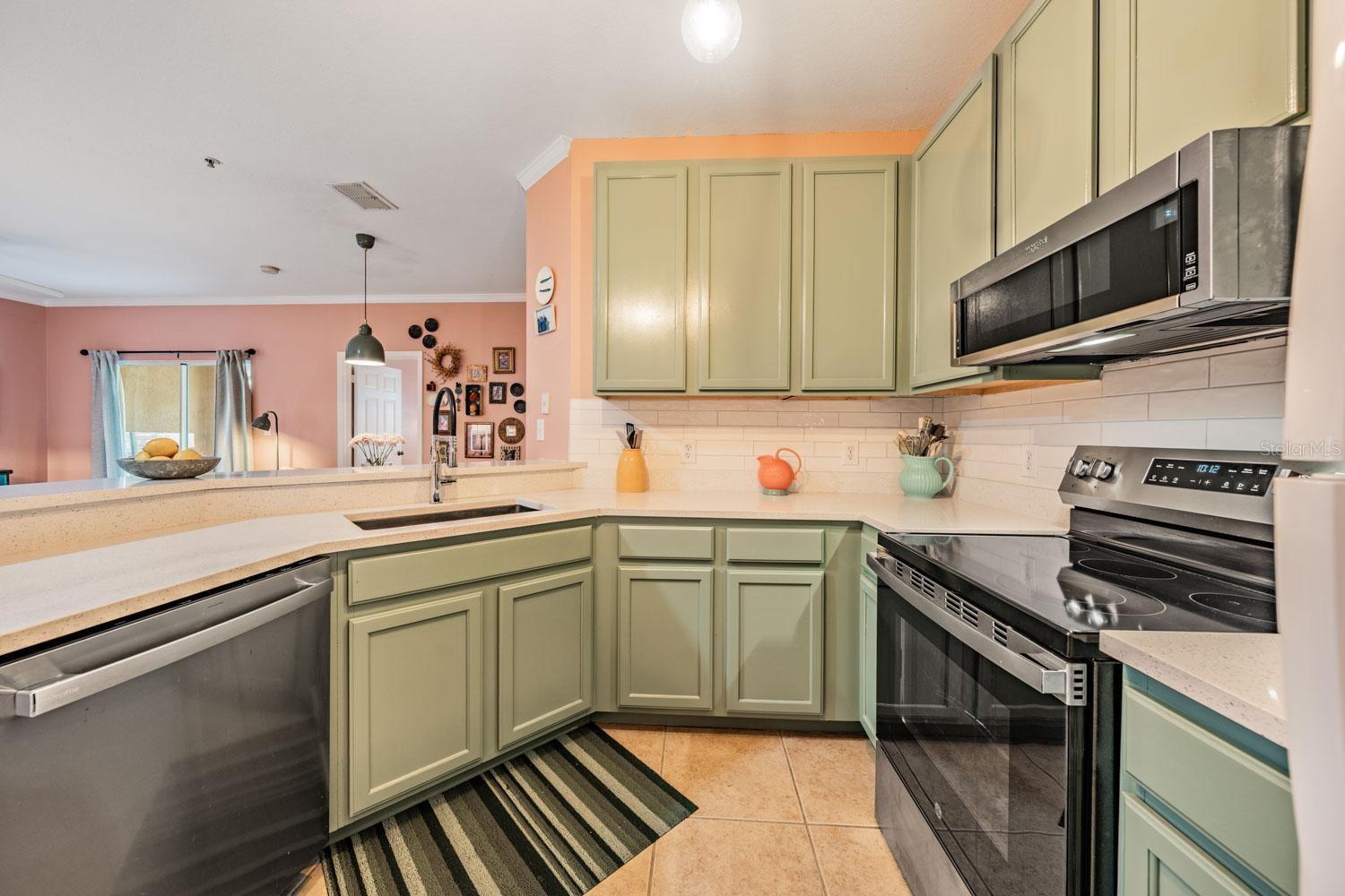 Image 11 of 35 For 10103 Courtney Oaks Circle 103