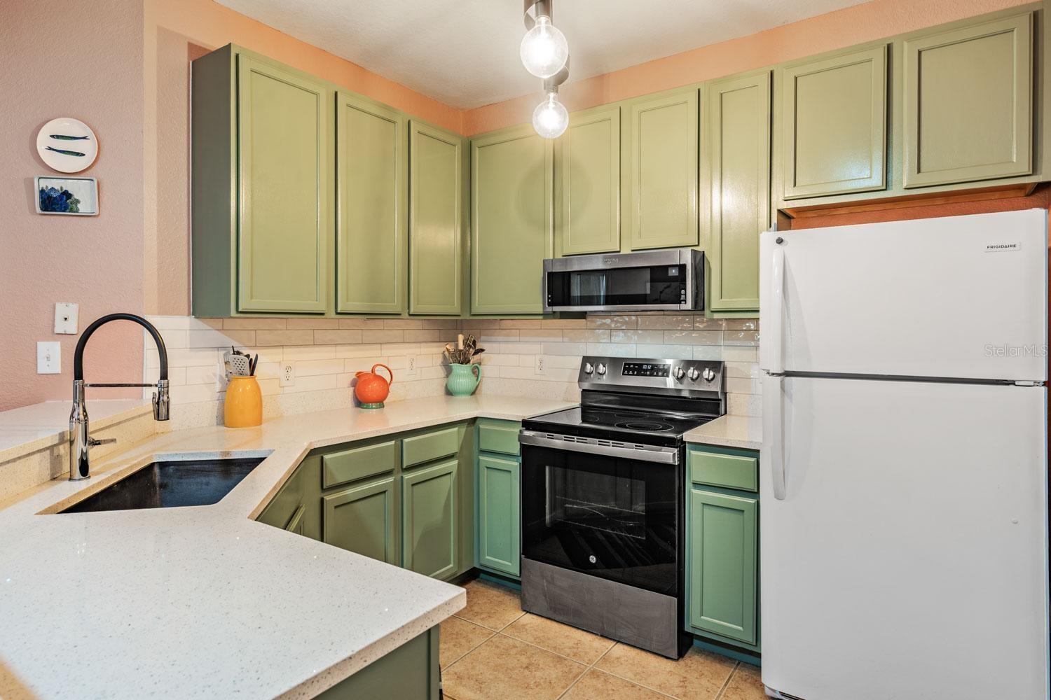 Image 12 of 35 For 10103 Courtney Oaks Circle 103
