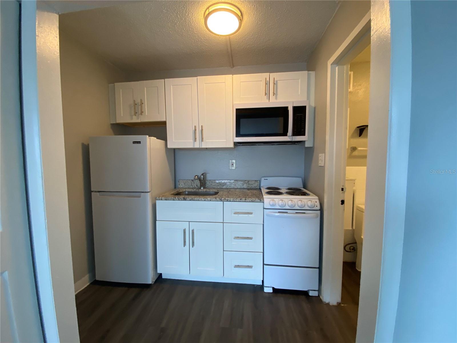 Image 5 of 6 For 515 Bon Air Street 235