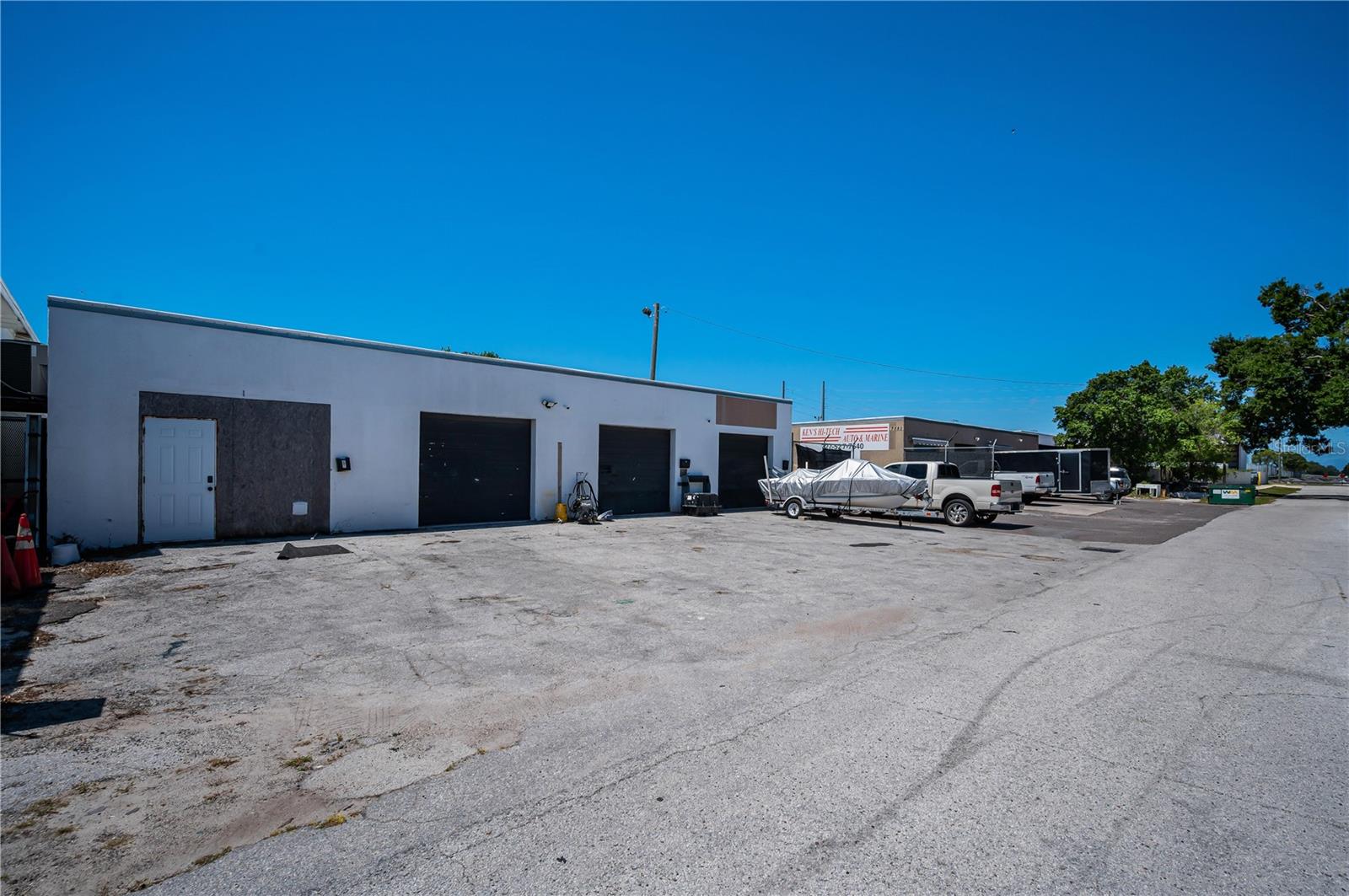 Listing photo id 2 for 3580 66th Avenue
