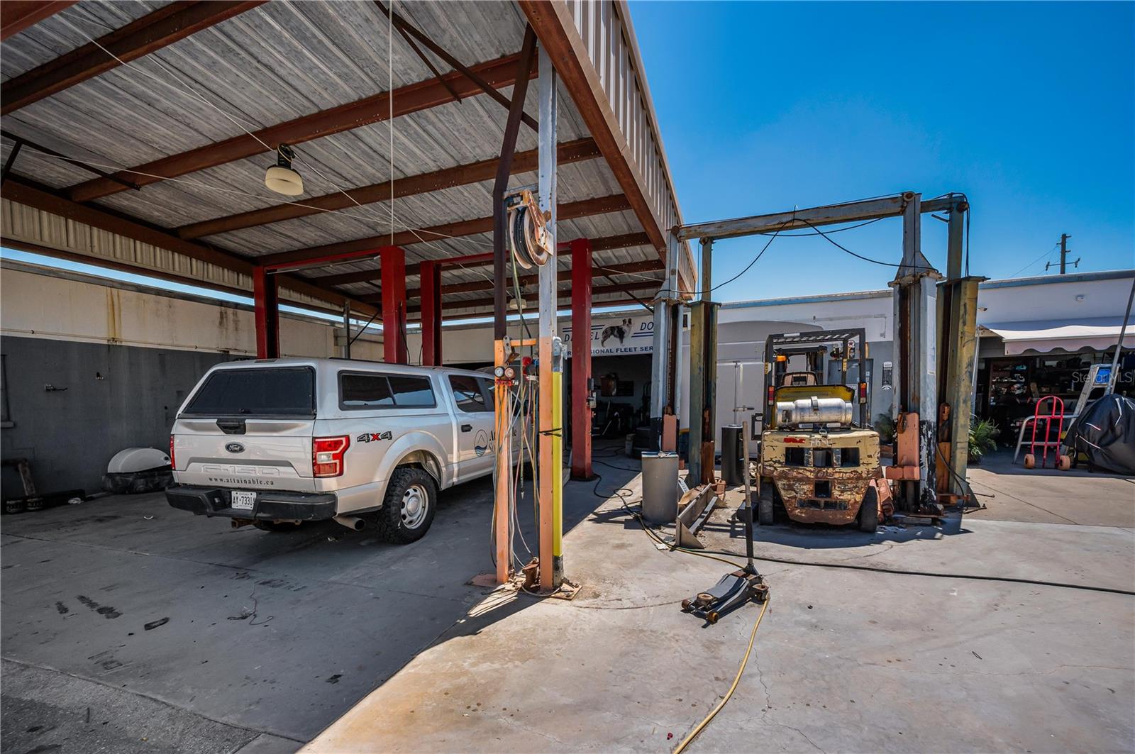 Listing photo id 5 for 3580 66th Avenue