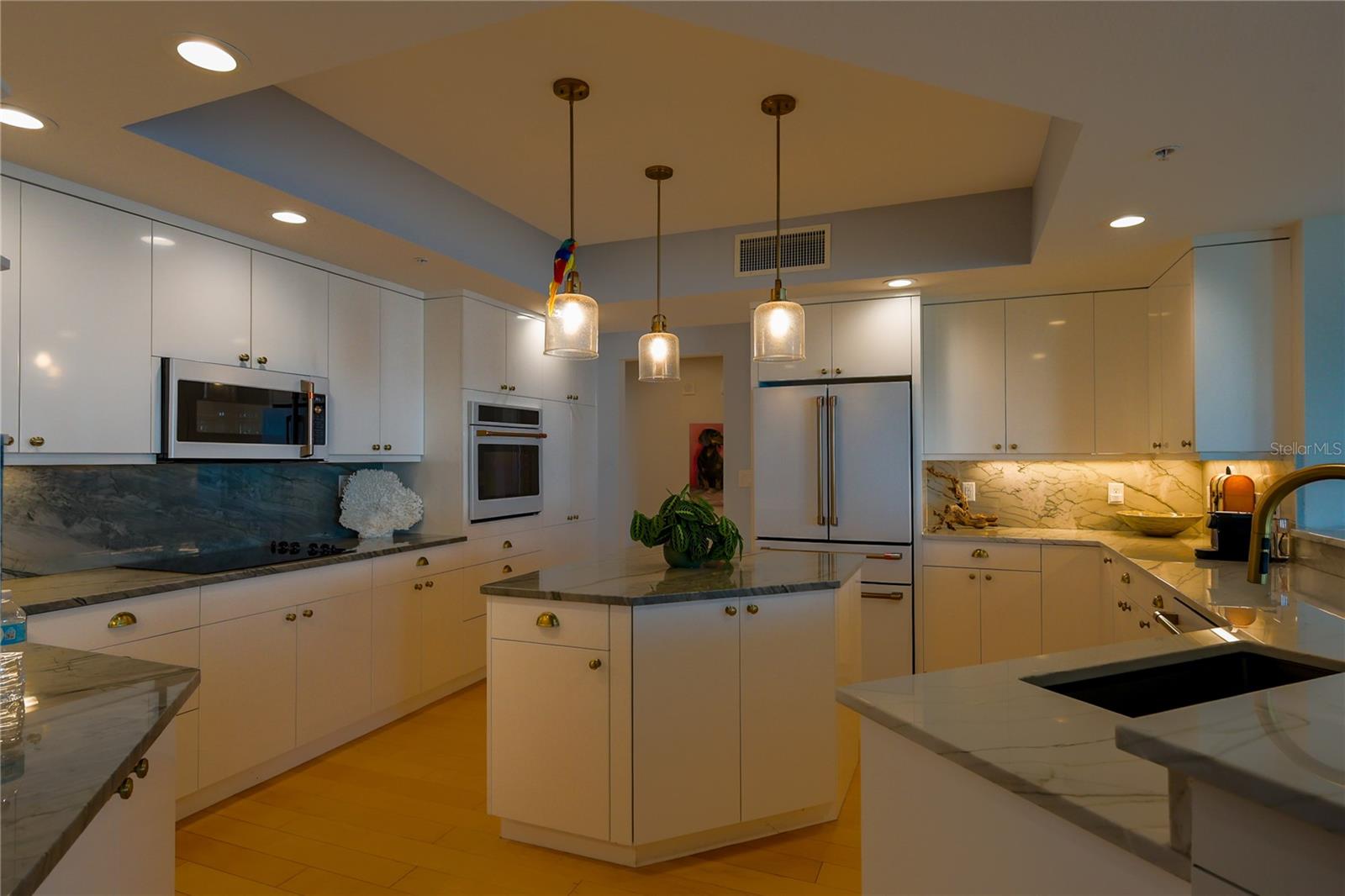Image 9 of 42 For 3507 Bayshore Boulevard 701