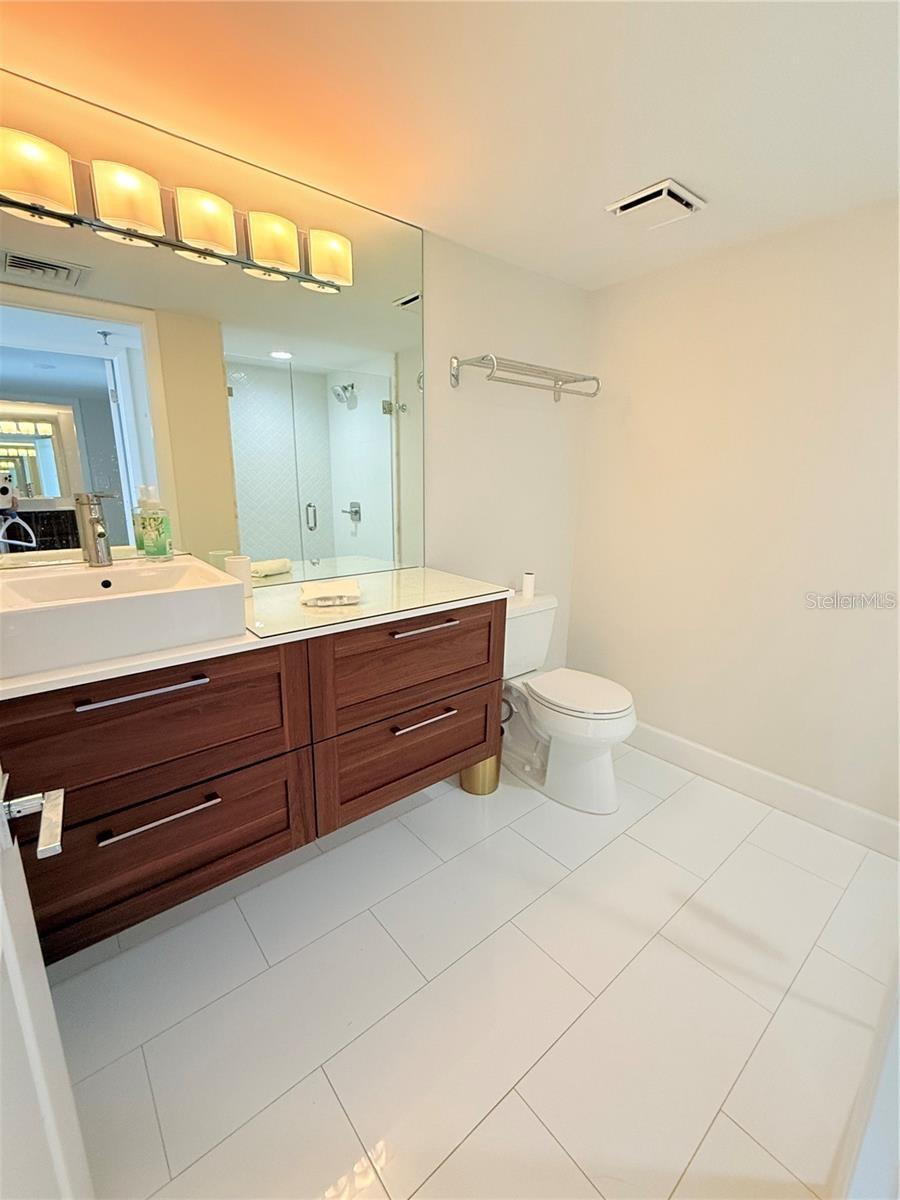 Image 22 of 34 For 3301 Bayshore Boulevard 1001e