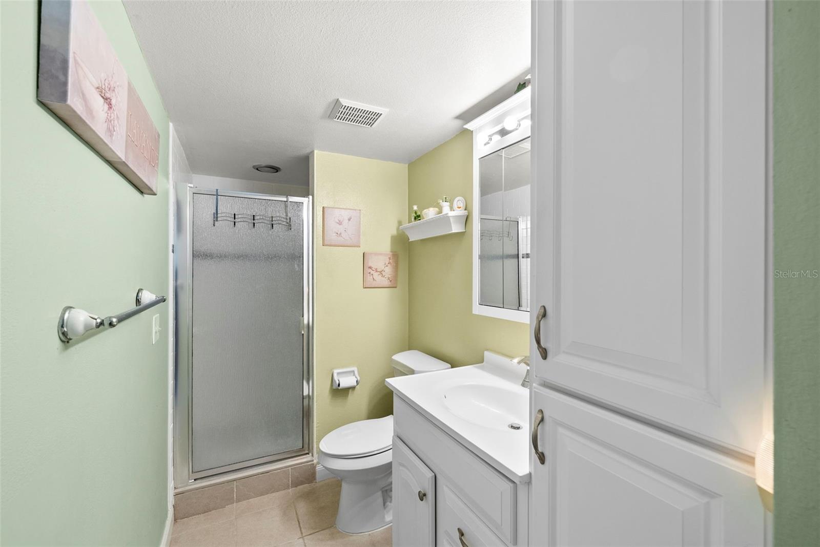Image 18 of 35 For 106 W Cypress Ct  106