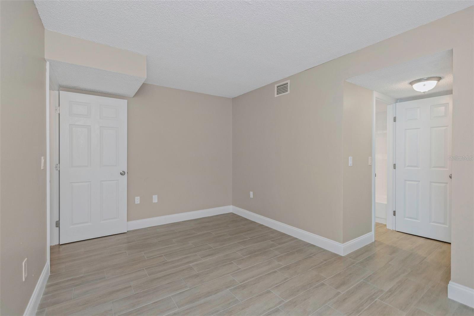 Image 20 of 53 For 4910 38th Way S 111