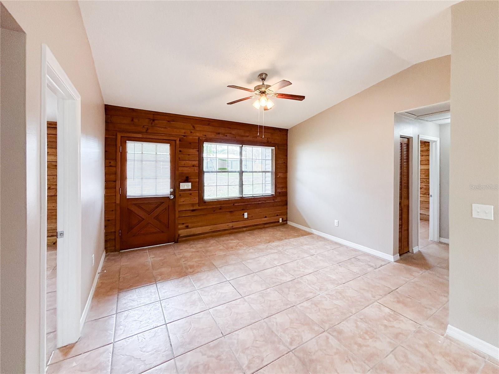 Image 4 of 14 For 610 King Henry Court