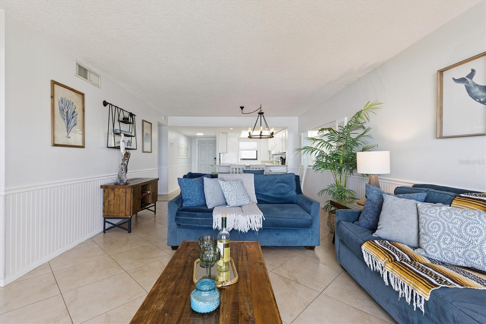 Image 2 of 11 For 7520 Ridgewood Avenue 809