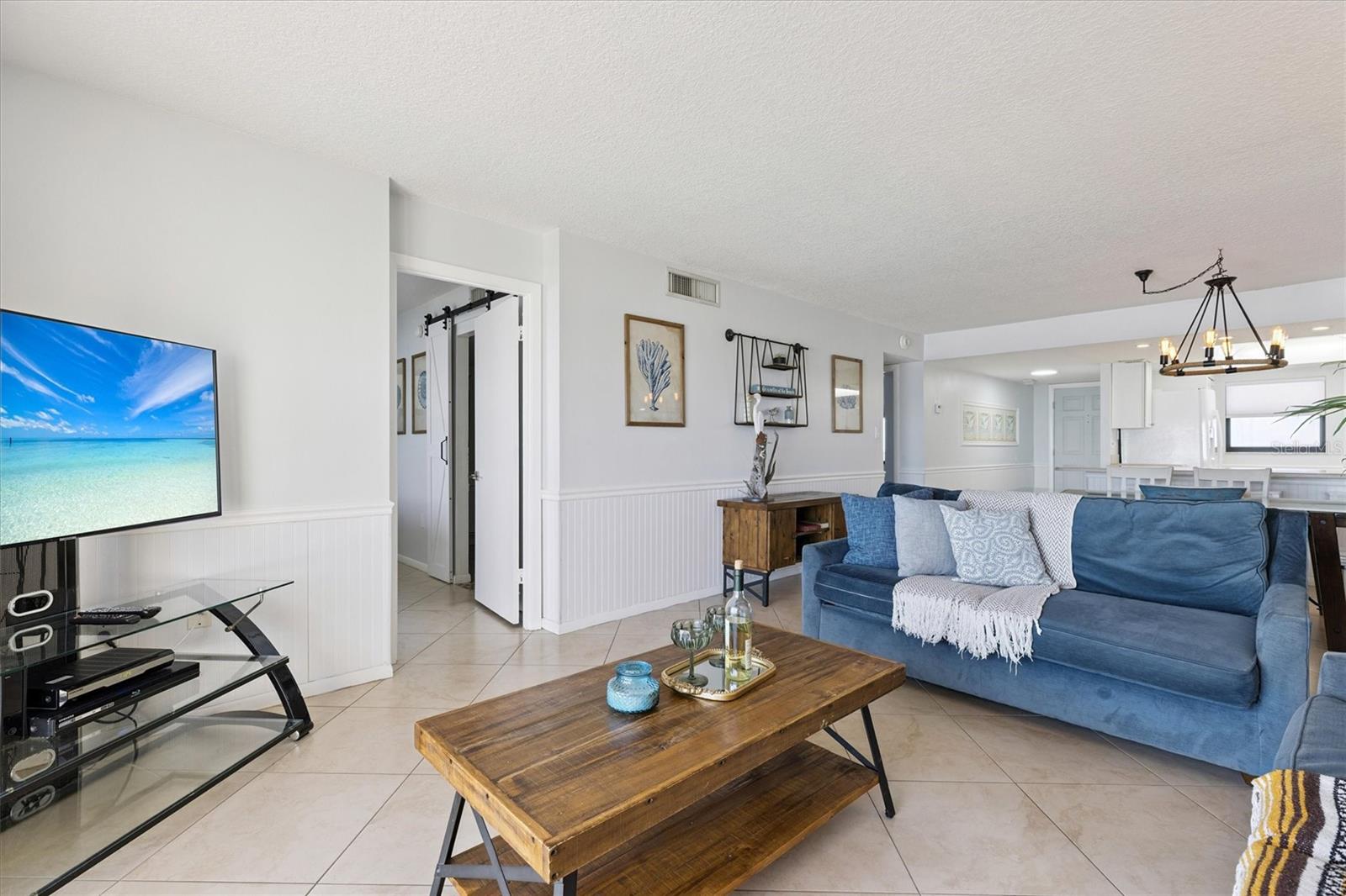 Image 7 of 11 For 7520 Ridgewood Avenue 809