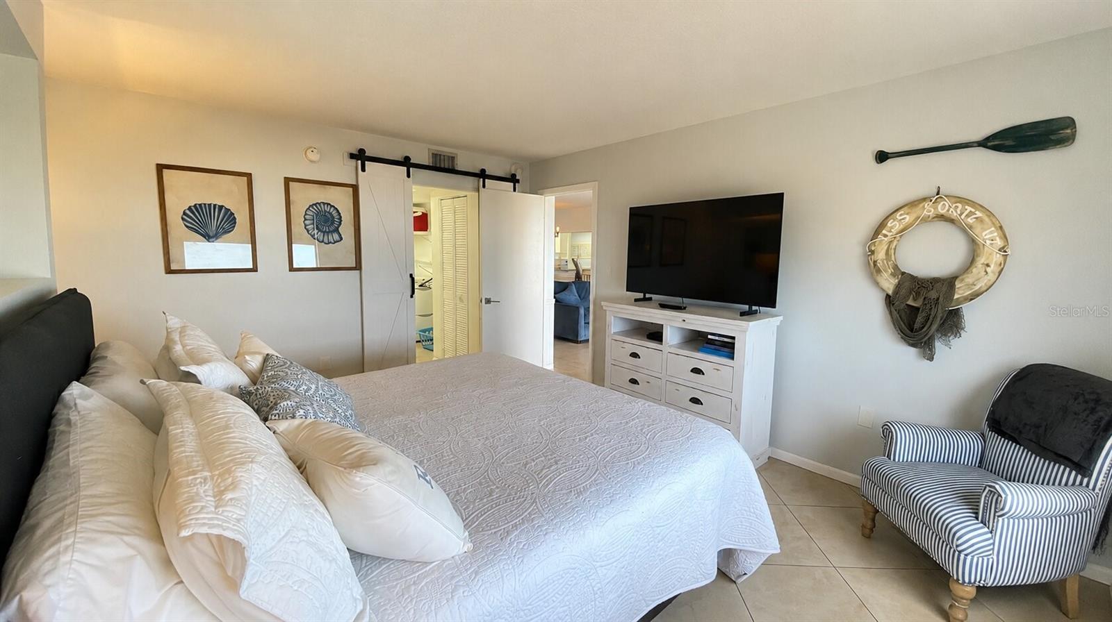 Image 9 of 11 For 7520 Ridgewood Avenue 809