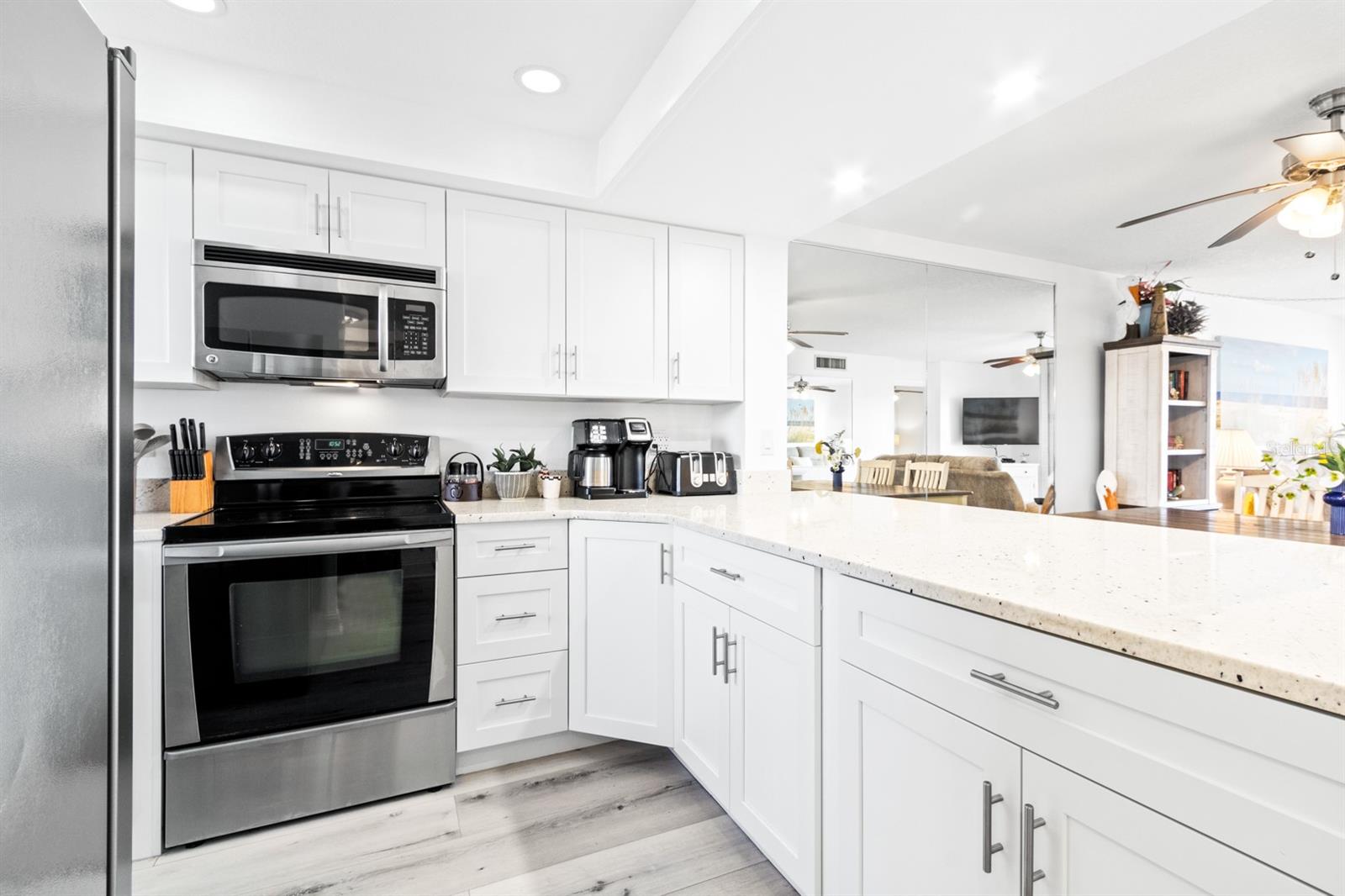 Image 10 of 23 For 7520 Ridgewood Avenue 805