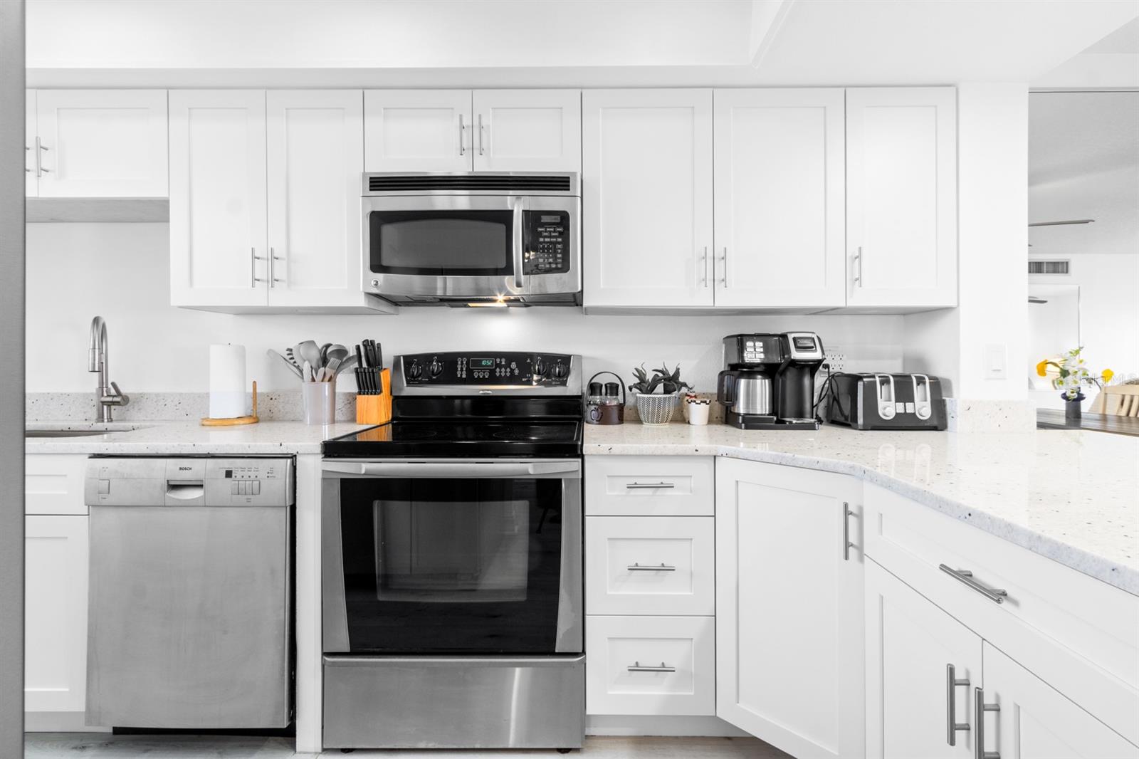 Image 11 of 23 For 7520 Ridgewood Avenue 805