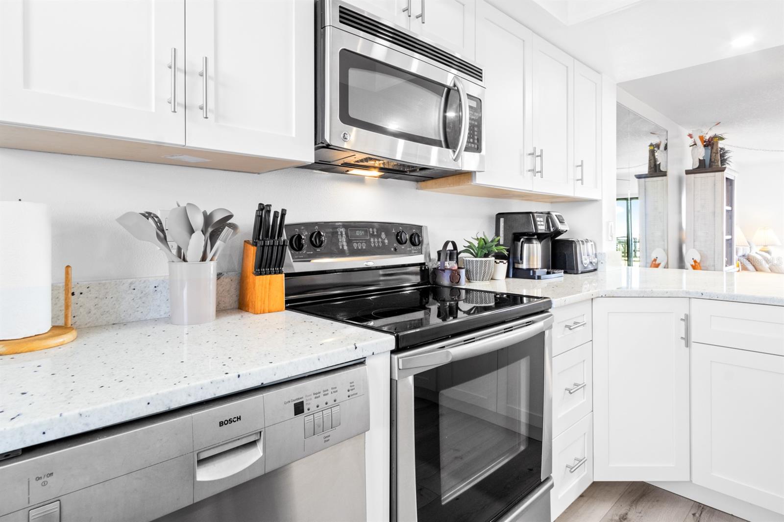 Image 13 of 23 For 7520 Ridgewood Avenue 805