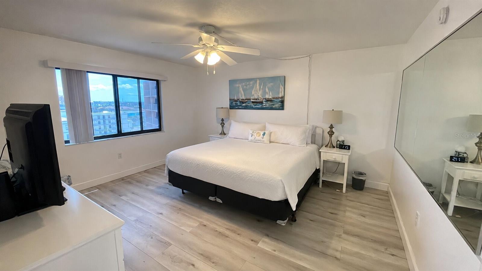 Image 4 of 23 For 7520 Ridgewood Avenue 805