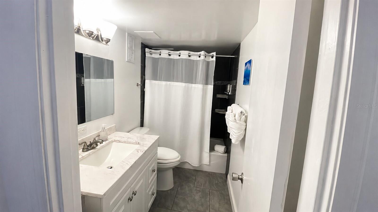Image 7 of 23 For 7520 Ridgewood Avenue 805
