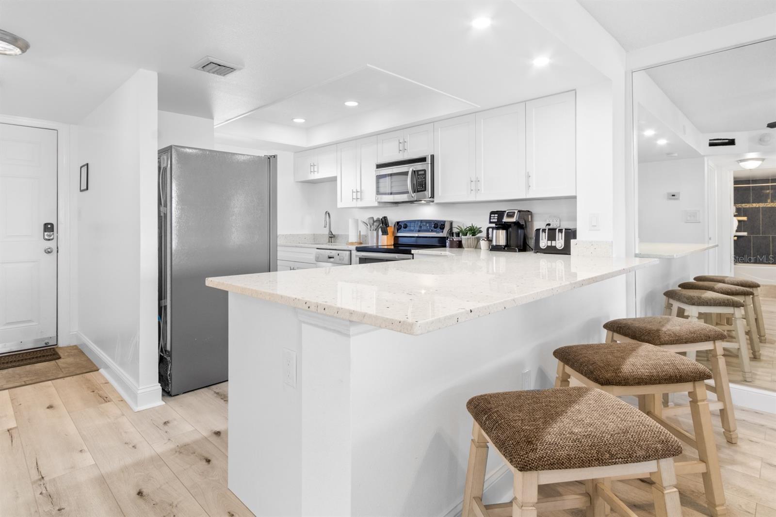 Image 9 of 23 For 7520 Ridgewood Avenue 805