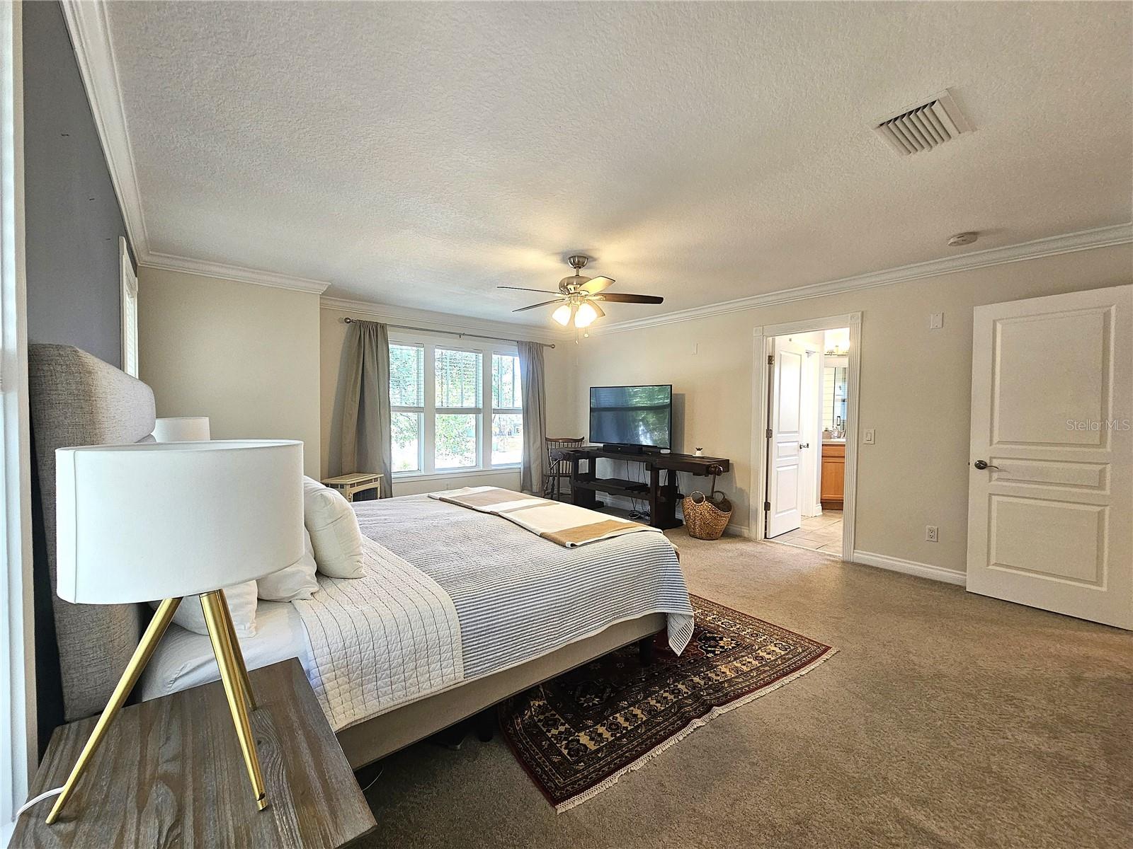 Image 19 of 48 For 7402 De Soto Street