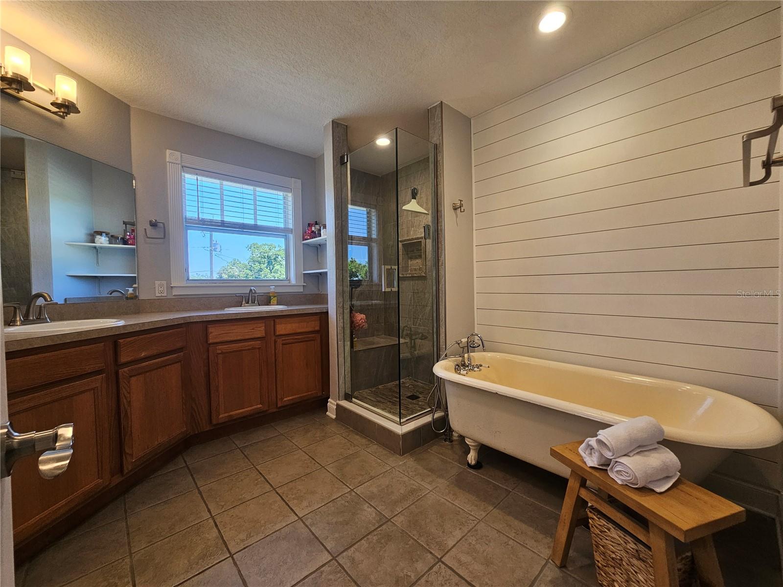 Image 22 of 48 For 7402 De Soto Street