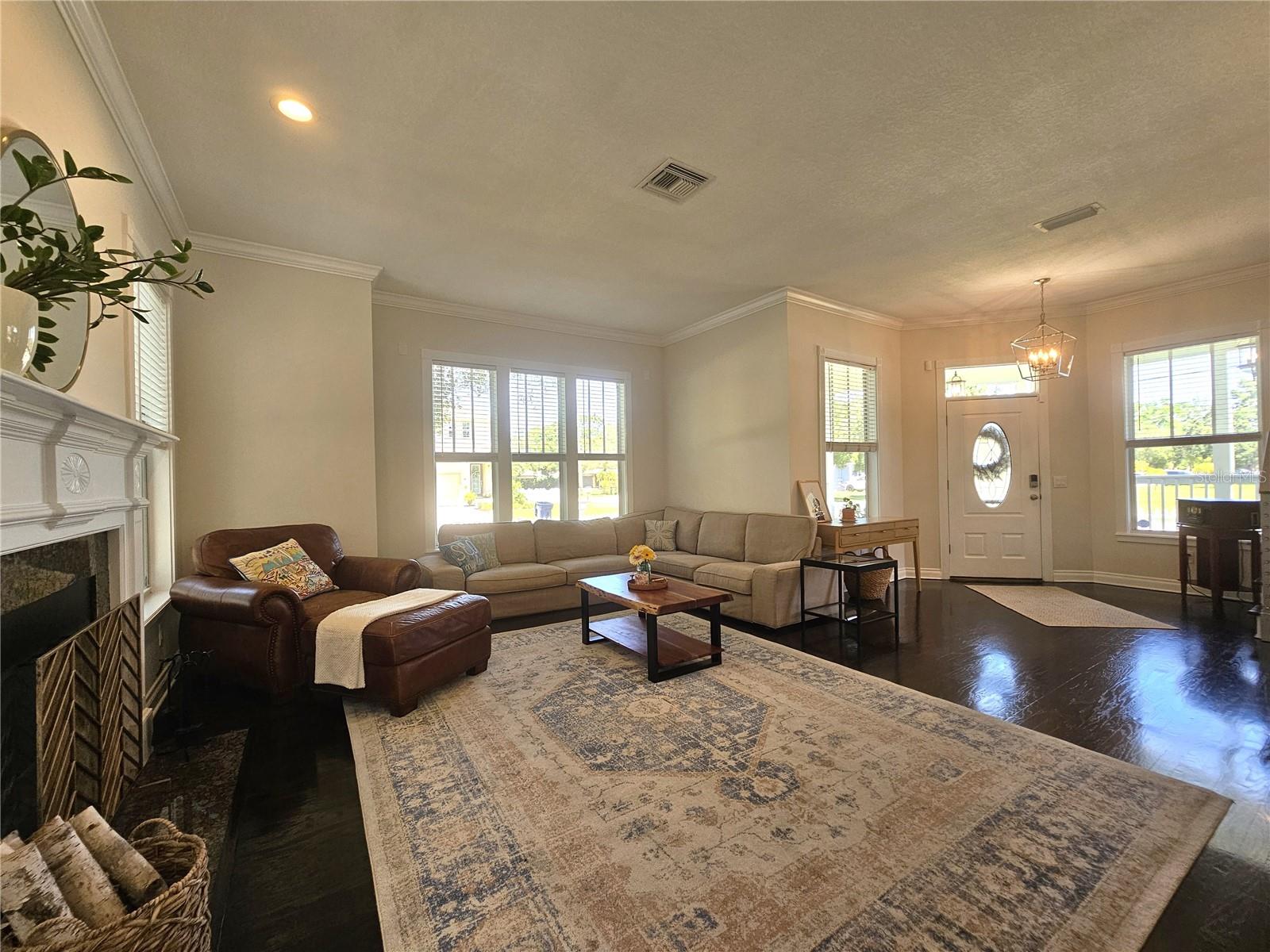 Image 7 of 48 For 7402 De Soto Street