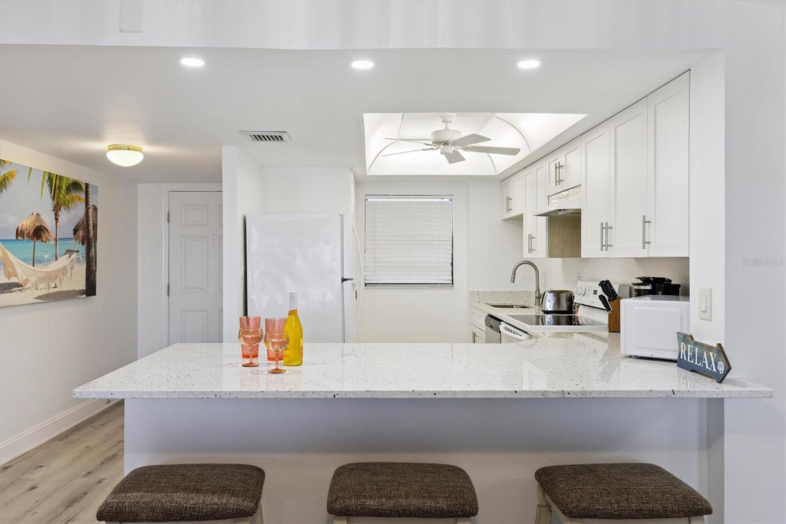 Image 10 of 19 For 7520 Ridgewood Avenue 906