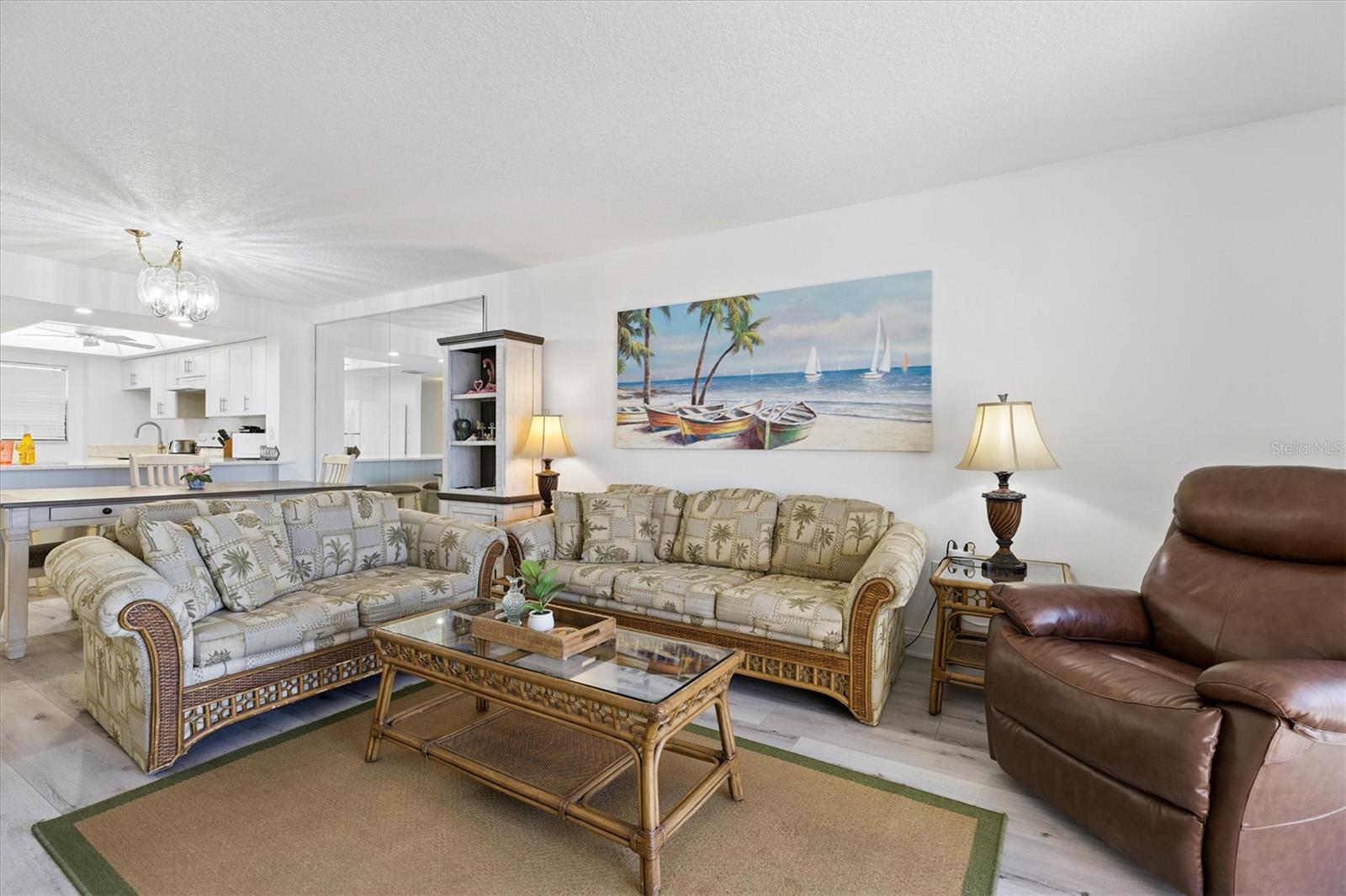 Image 12 of 19 For 7520 Ridgewood Avenue 906
