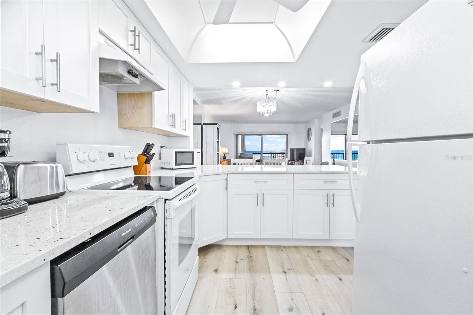 Image 14 of 19 For 7520 Ridgewood Avenue 906