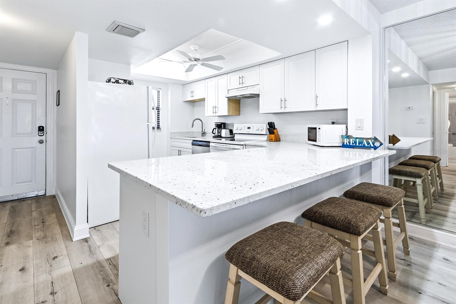 Image 18 of 19 For 7520 Ridgewood Avenue 906
