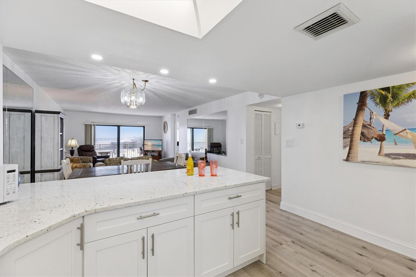 Image 3 of 19 For 7520 Ridgewood Avenue 906