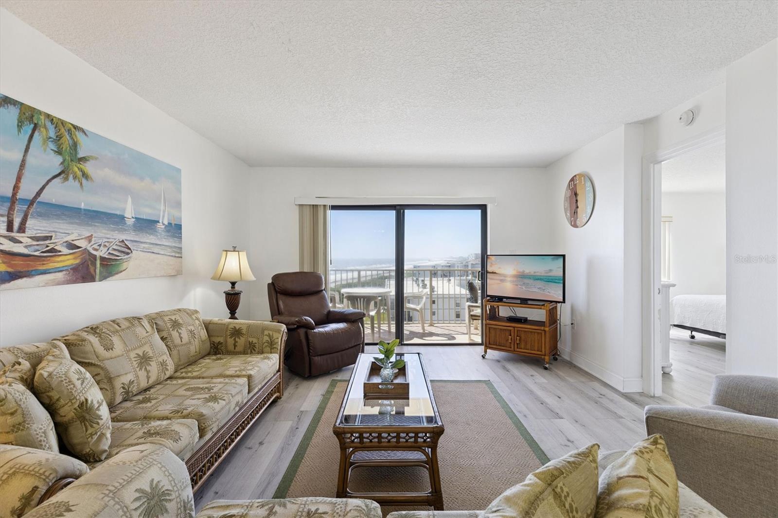 Image 4 of 19 For 7520 Ridgewood Avenue 906