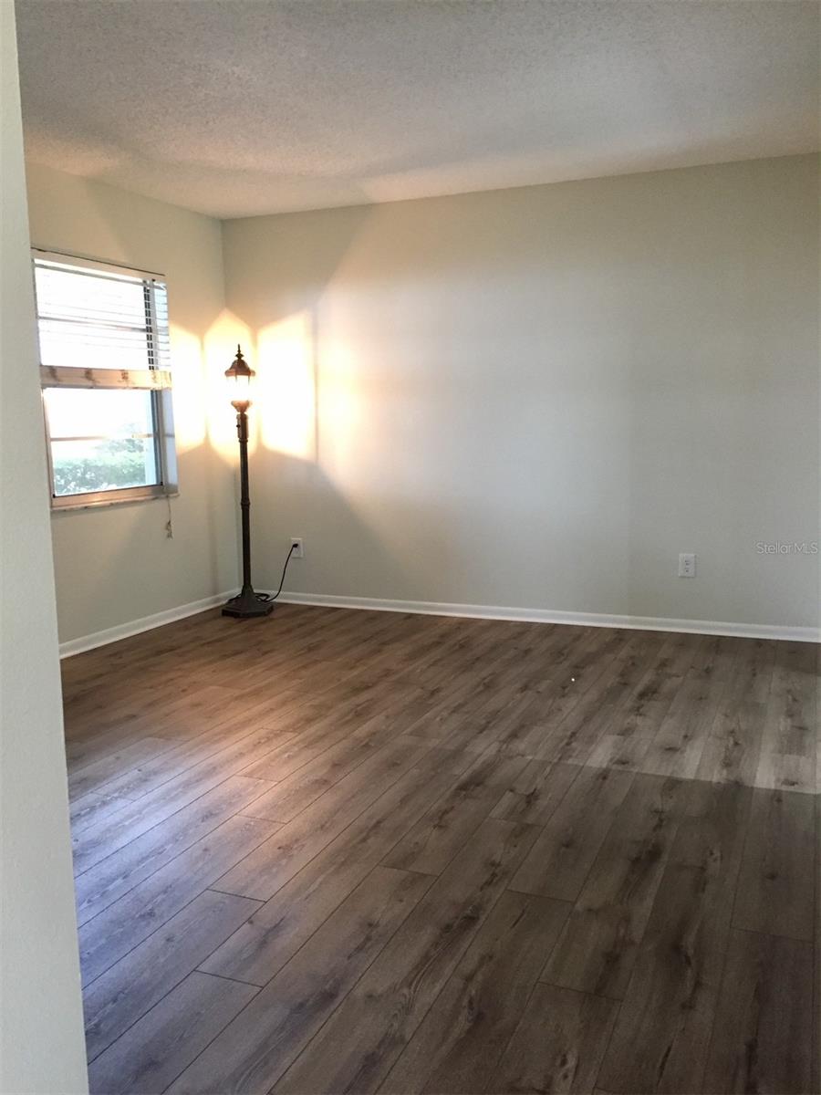 Image 4 of 14 For 305 Westland Avenue B