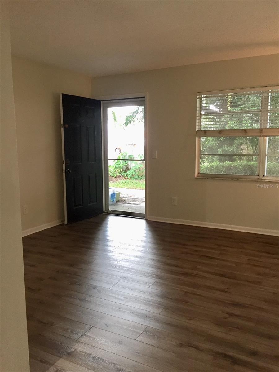 Image 5 of 14 For 305 Westland Avenue B