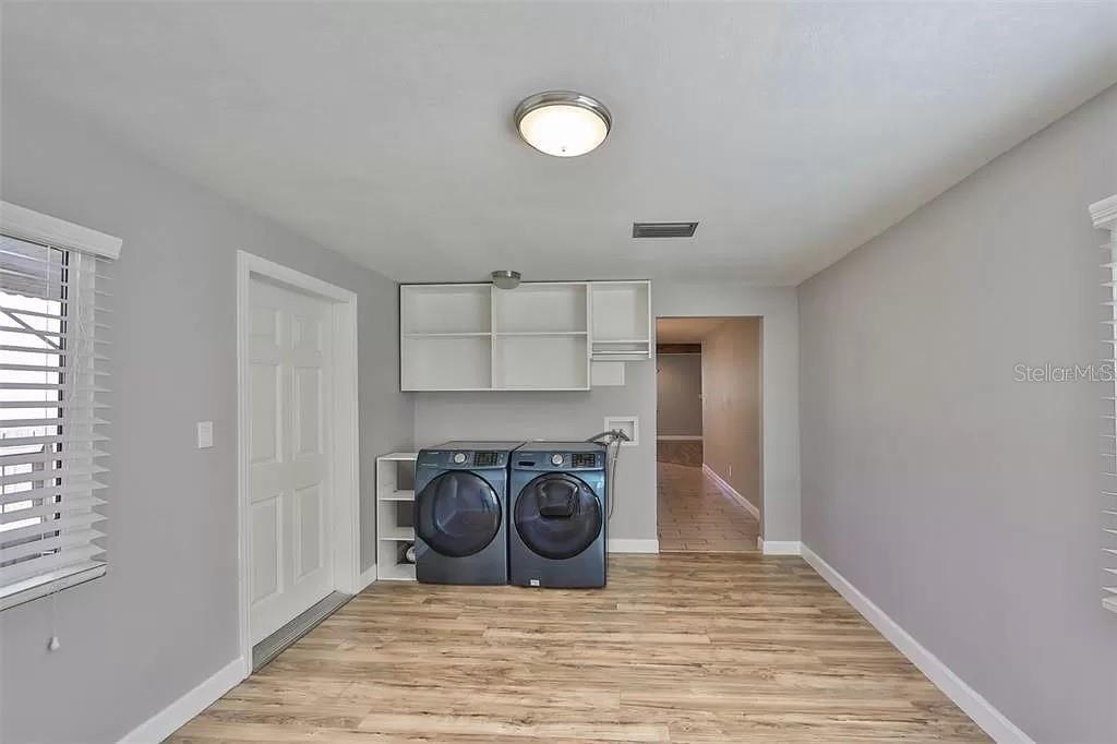 Image 10 of 21 For 3219 Leroy Street