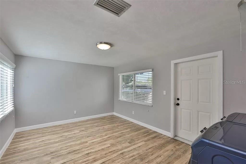 Image 11 of 21 For 3219 Leroy Street