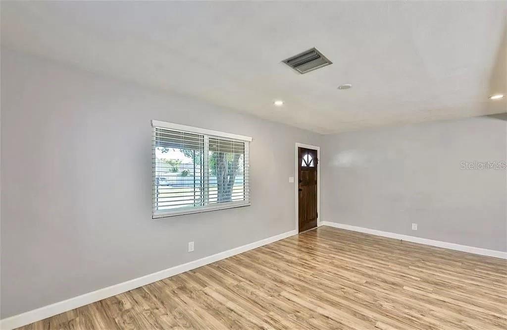 Image 18 of 21 For 3219 Leroy Street