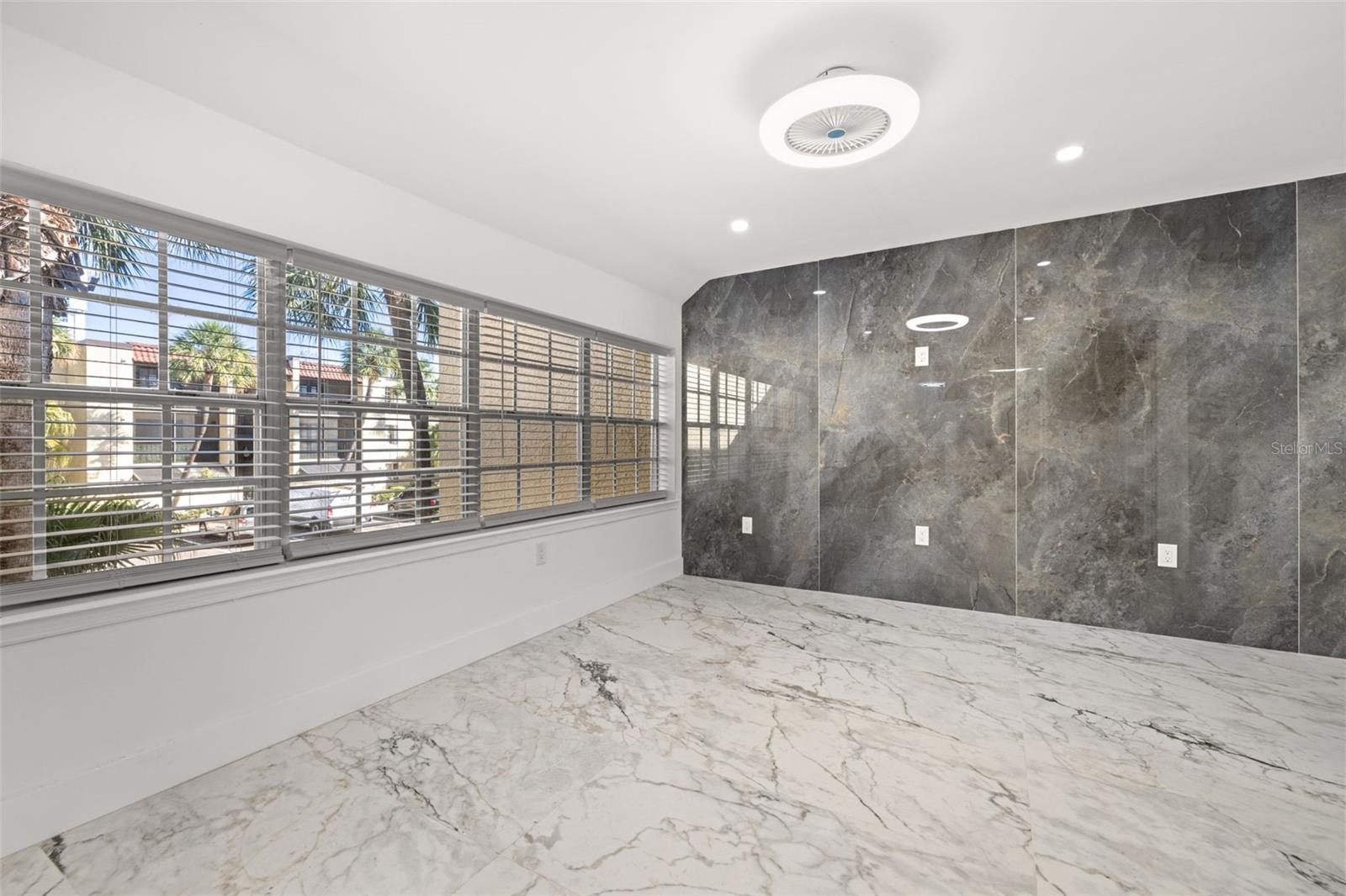 Image 10 of 36 For 106 Alameda Court 240