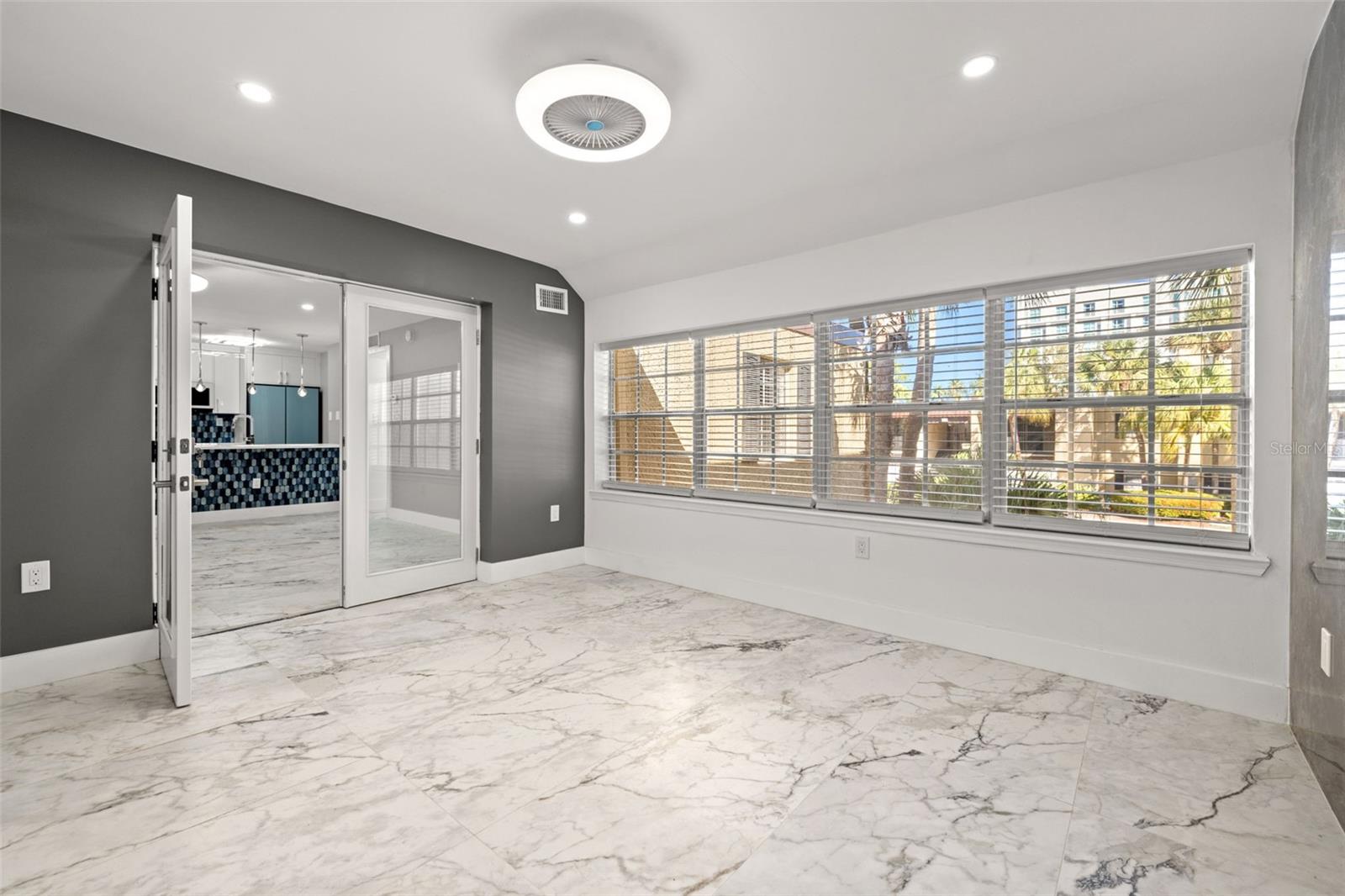 Image 11 of 36 For 106 Alameda Court 240