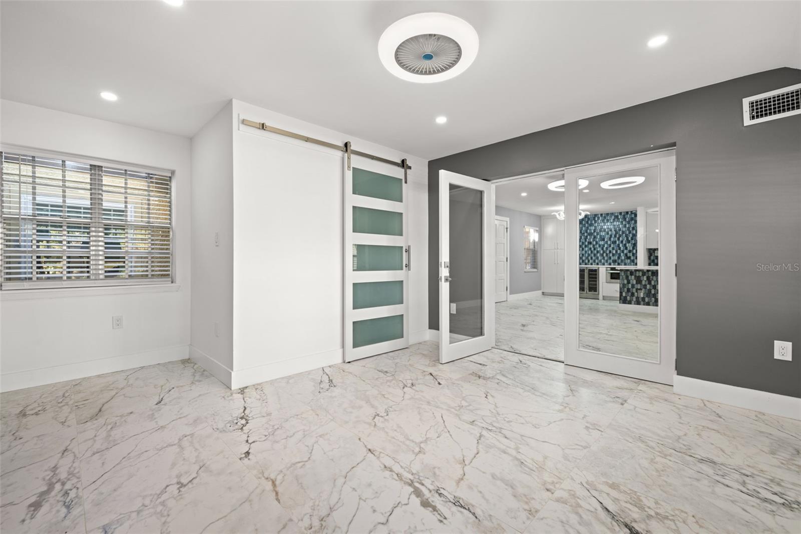 Image 12 of 36 For 106 Alameda Court 240