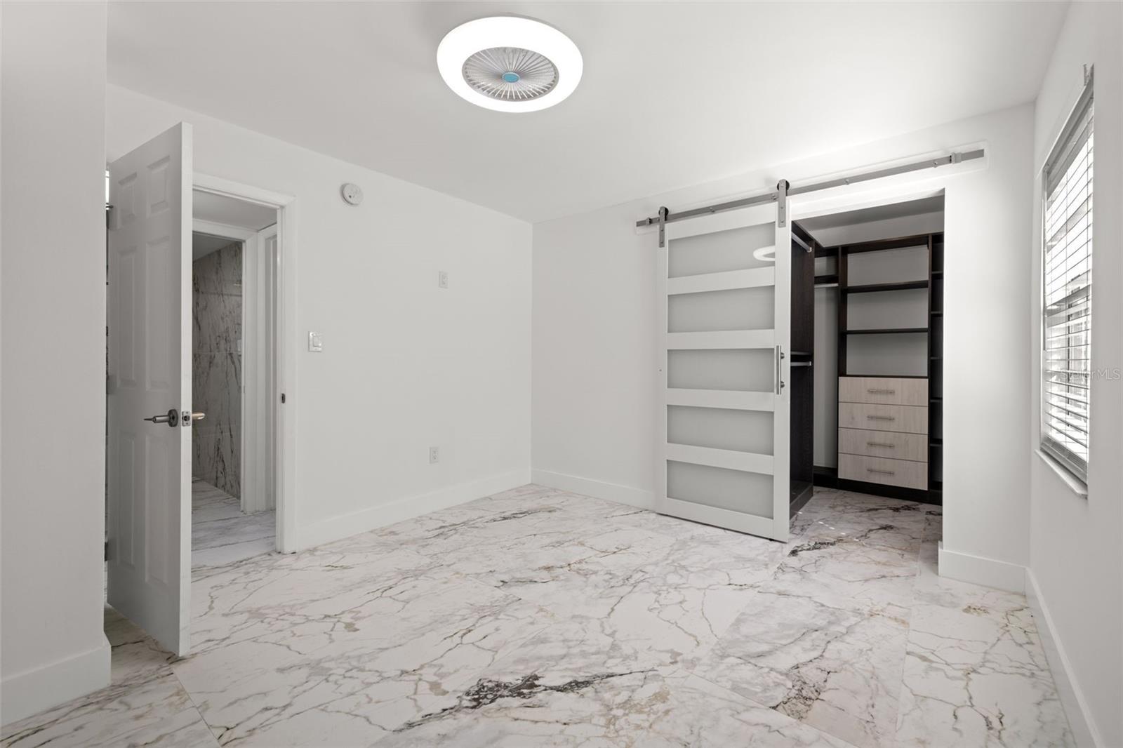 Image 18 of 36 For 106 Alameda Court 240